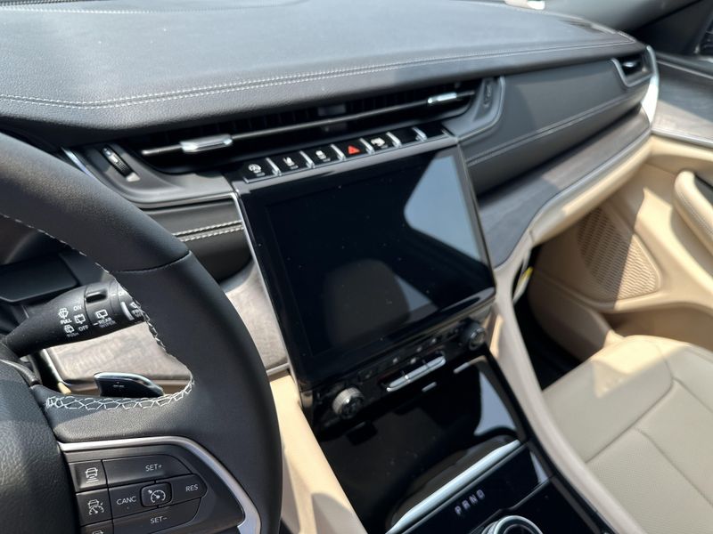 2025 Jeep Grand Cherokee Limited 4x4Image 27
