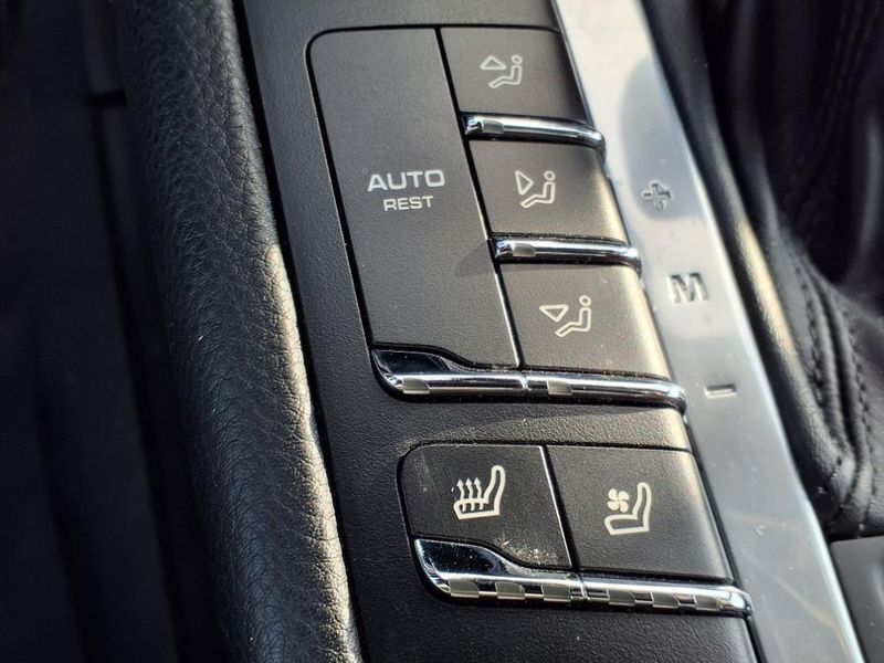 Used 2021 Porsche Macan TurboImage 6