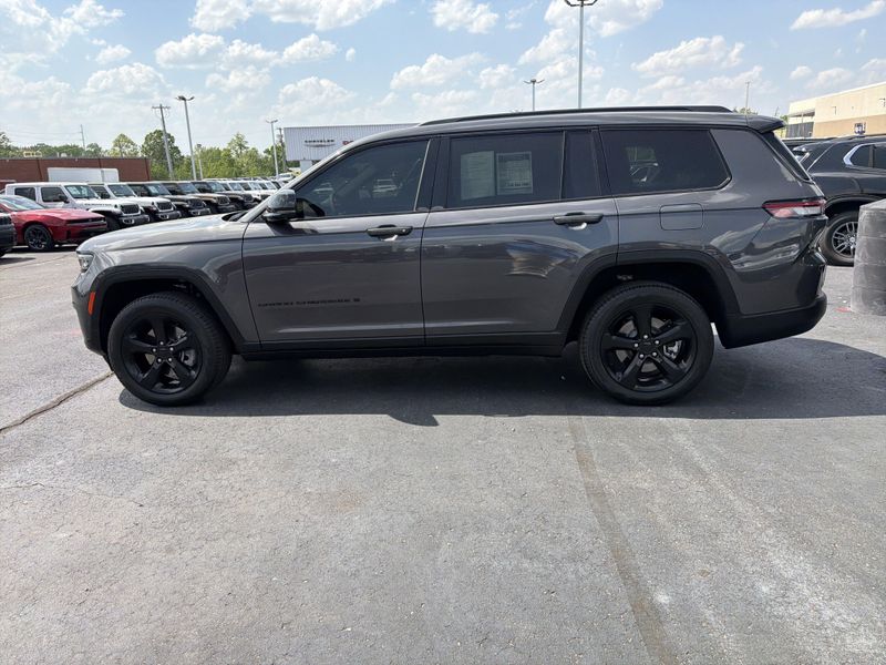 Used 2024 Jeep Grand Cherokee L LimitedImage 14