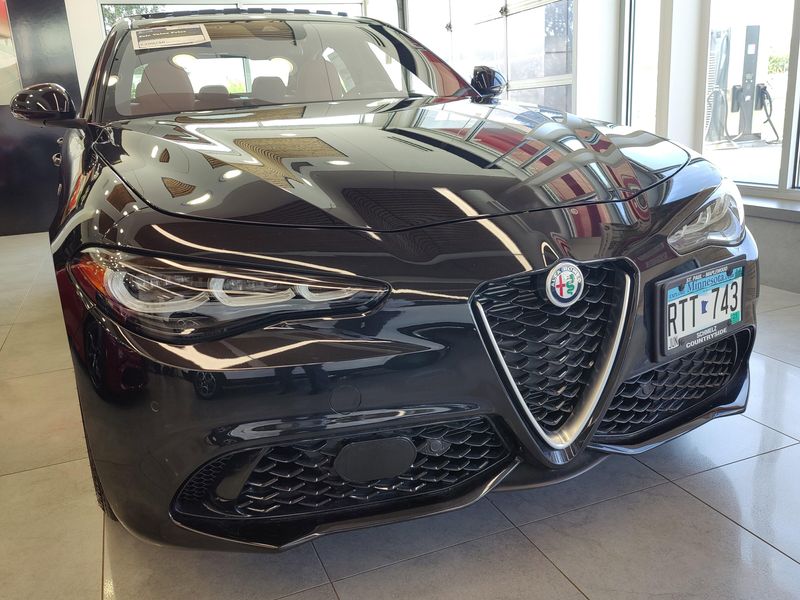 2024 Alfa Romeo Giulia Ti AWD w/Sunroof/NavImage 3