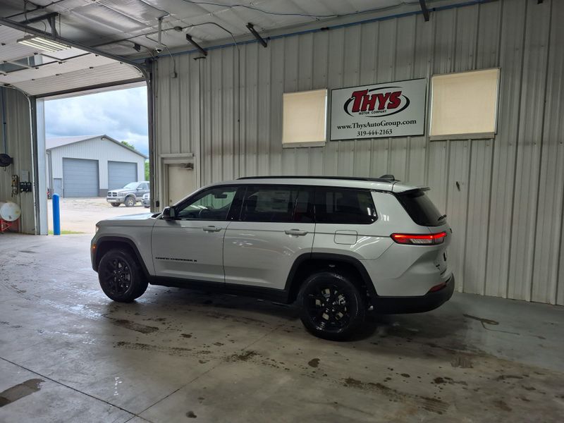 New 2025 Jeep Grand Cherokee L Altitude X 4x4Image 21