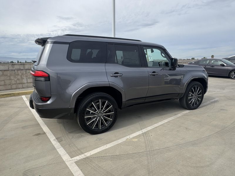 New 2026 Lexus GX 550 OvertrailImage 11