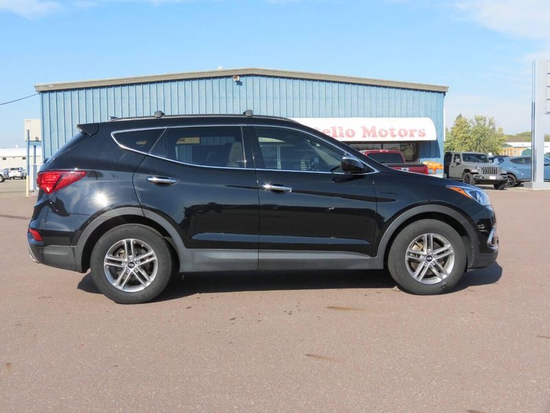 Used 2017 Hyundai Santa Fe Sport 2.4L AWD 4dr SUVImage 1