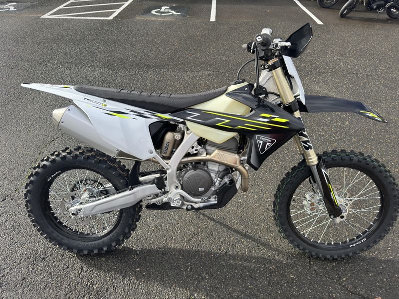 2026 Triumph TF 250 - C - JET BLACK - PURE WHITE 