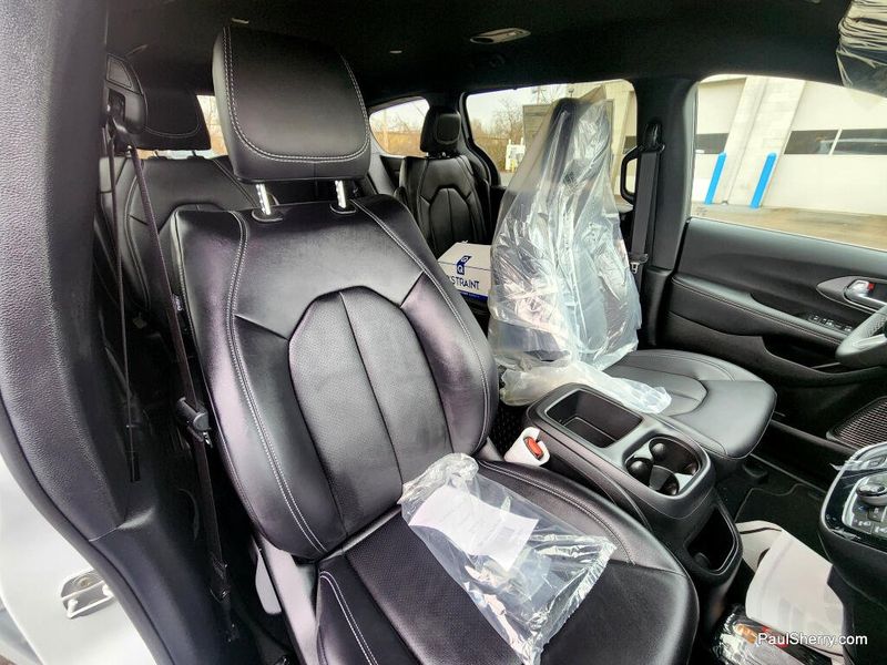 New 2026 Chrysler Voyager LX