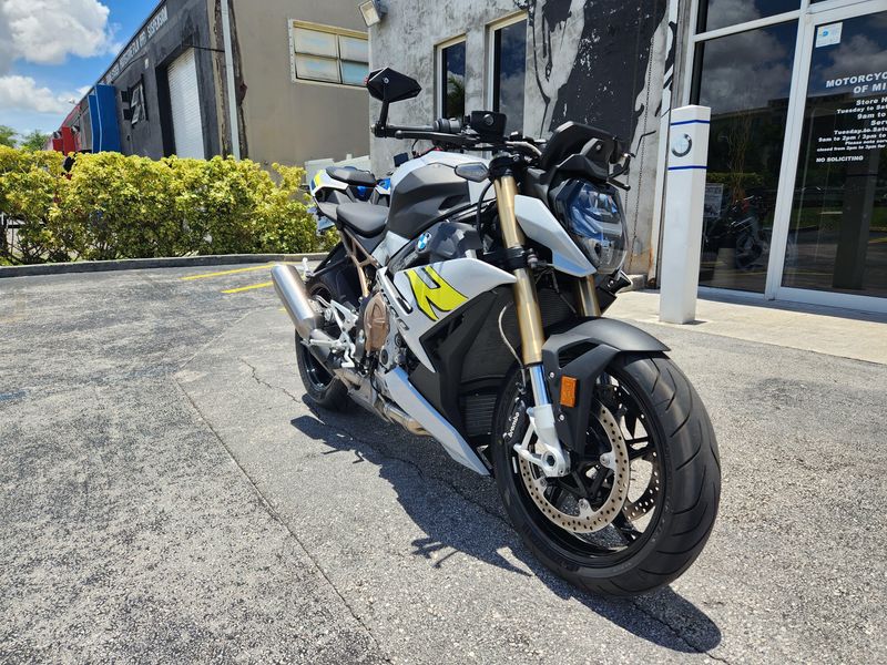 2022 BMW S 1000 R Image 8