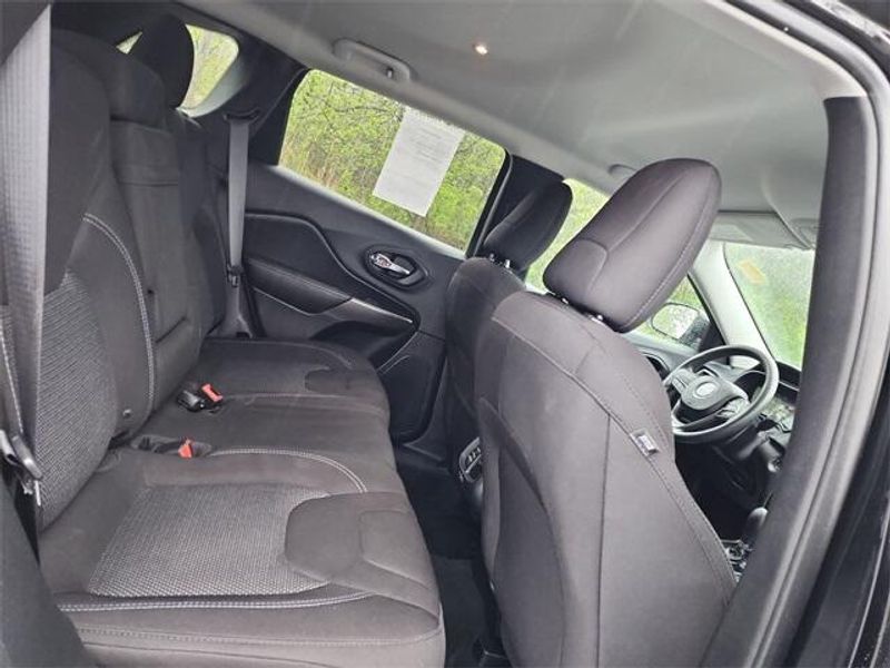 2019 Jeep Cherokee LatitudeImage 28