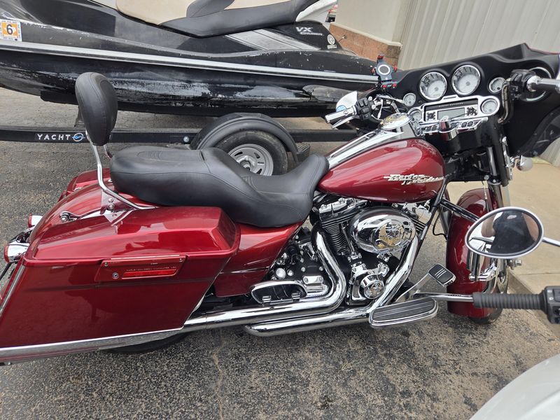 USED 2010 HARLEY STREET GLIDE Image 3