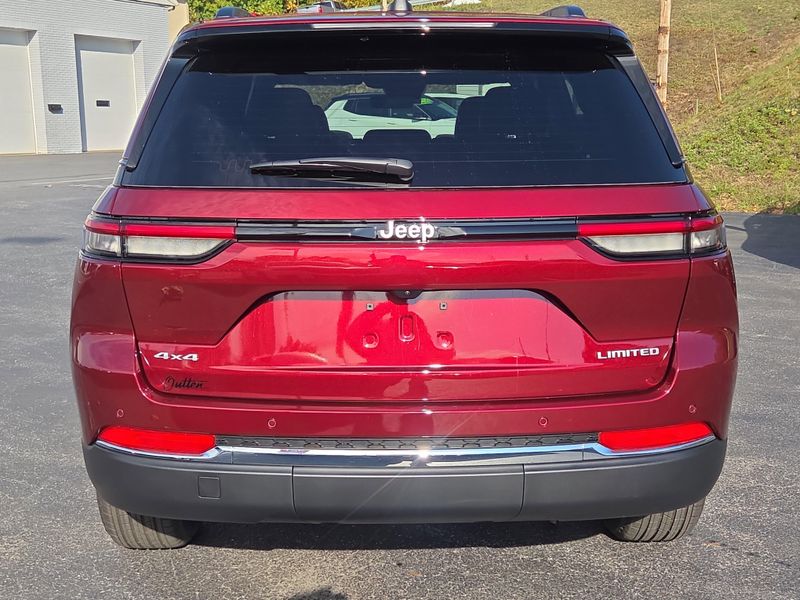 2025 Jeep Grand Cherokee Limited photo 3