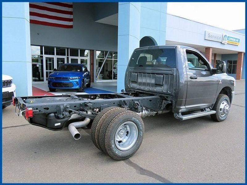 2024 RAM 3500 Chassis Cab TradesmanImage 7