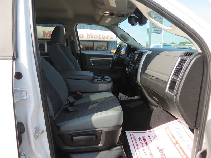 Used 2019 RAM 1500 Classic SLT 4x4 4dr Crew Cab 5.5 ft. SB PickupImage 30