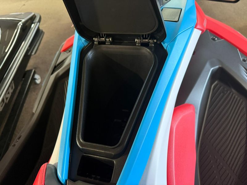 New 2025 Yamaha JETBLASTER DLX (3UP) Image 13