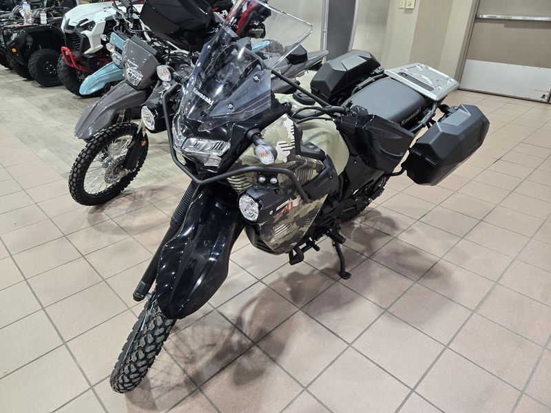 2025 Kawasaki KLR 650 ADVENTURE ABS CYPHER CAMO TAN AND METALLIC MATTE CARBON GRAYImage 6