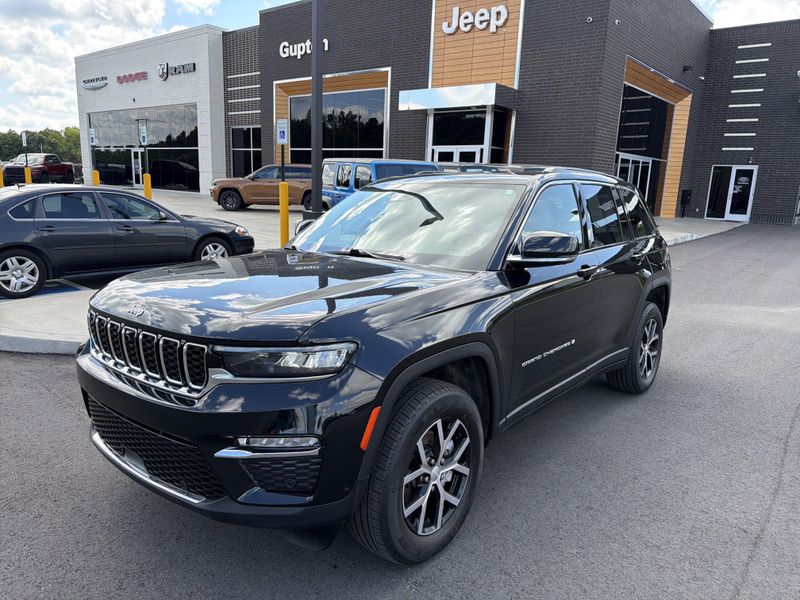 Used 2024 Jeep Grand Cherokee LimitedImage 2