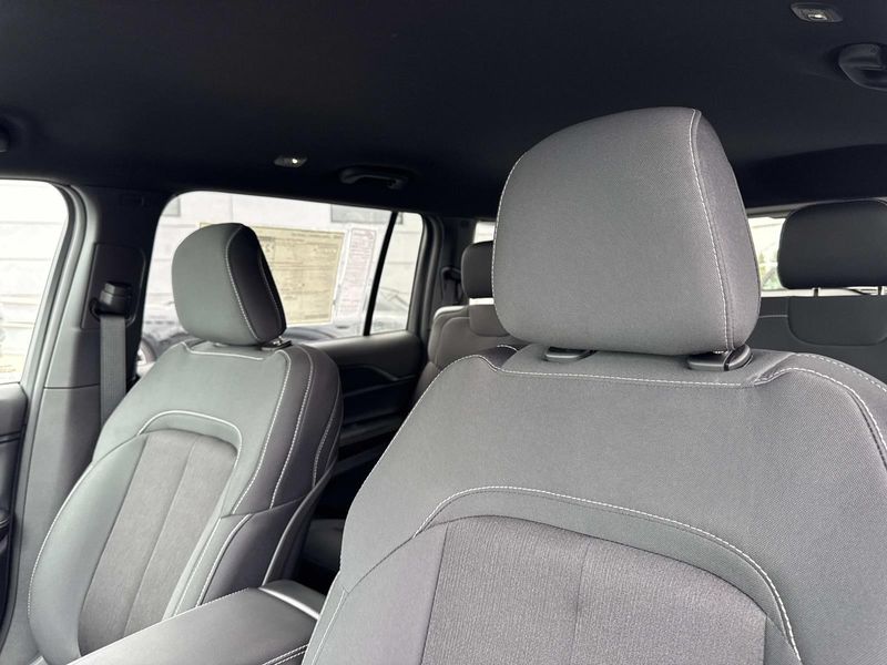 New 2026 Jeep Grand Cherokee L Laredo 4x2