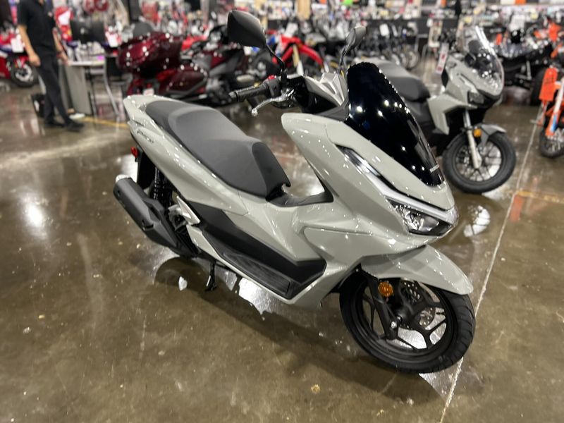 New 2025 Honda PCX ABS Image 2