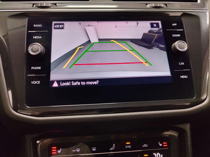 Used 2022 Volkswagen Tiguan SE AWD w/SunroofImage 25