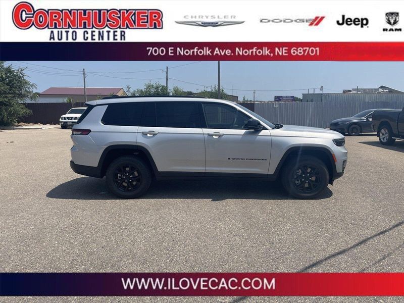 2024 Jeep Grand Cherokee L Altitude X 4x4Image 1