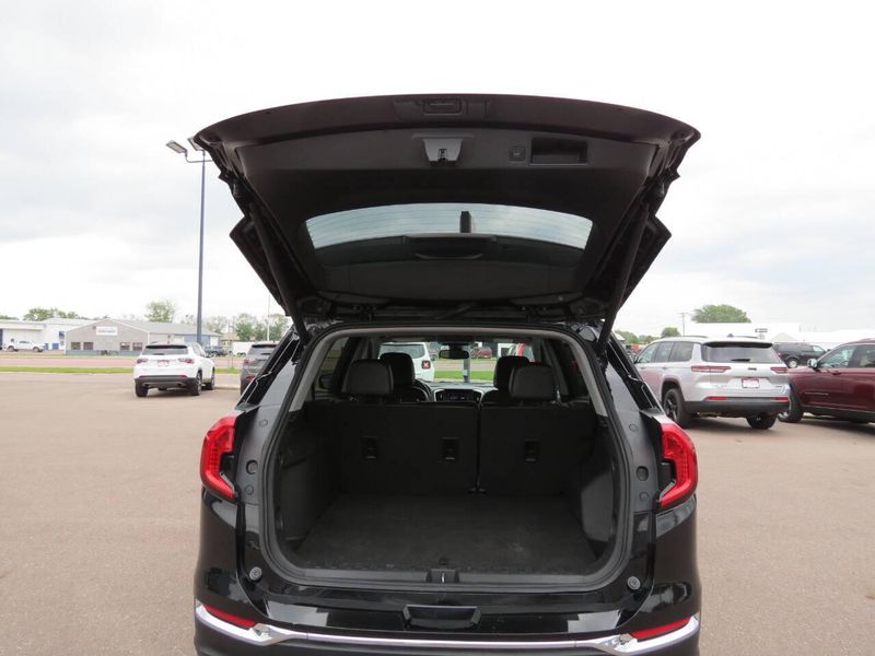 Used 2023 GMC Terrain SLT AWD 4dr SUVImage 29