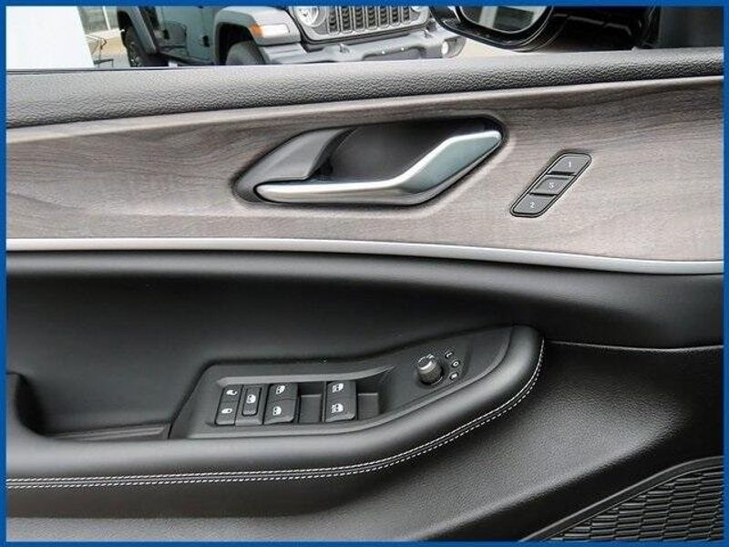 2025 Jeep Grand Cherokee LimitedImage 13