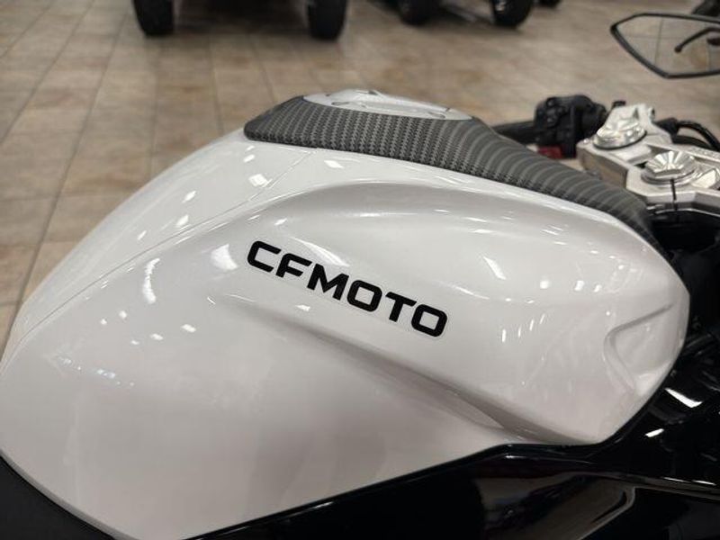 New 2025 CFMOTO 300SS Image 25