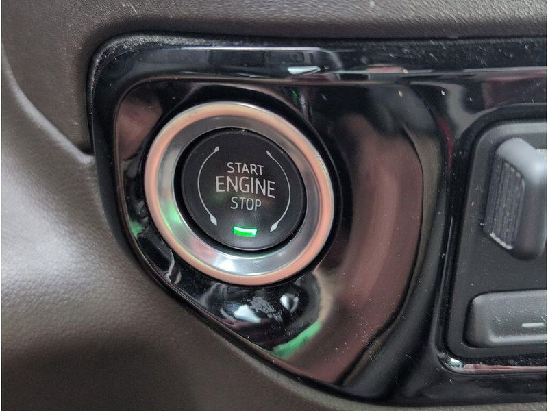 Used 2025 GMC Sierra 1500 SLTImage 21