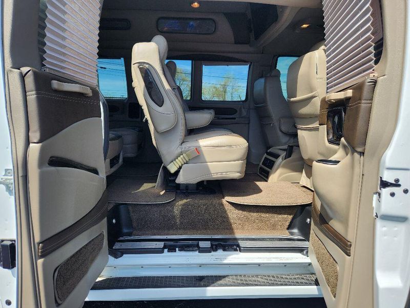 2019 GMC Savana Image 31