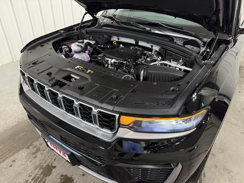 New 2027 Jeep Grand Cherokee Limited 4x4Image 18