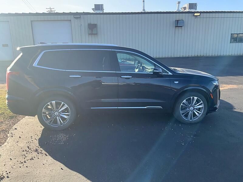 2022 Cadillac XT6 Premium Luxury photo 3