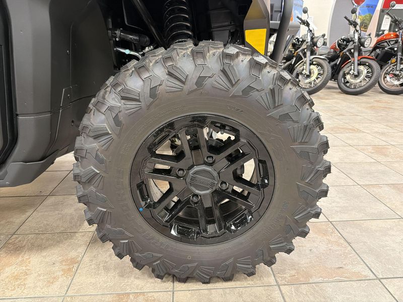 New 2025 Can-Am DEFENDER MAX LONE STAR CAB HD10 Image 21