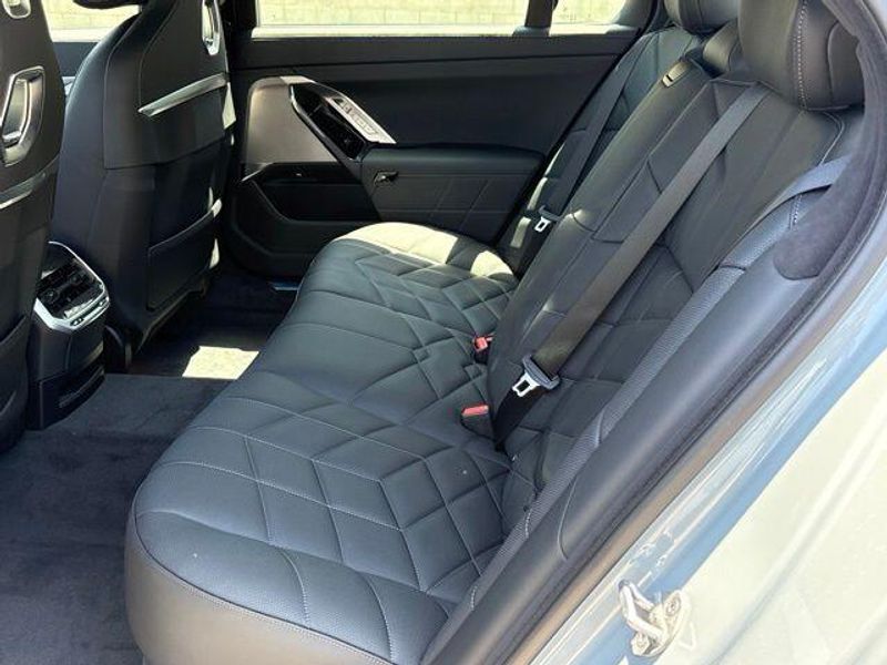 New 2026 BMW 7 Series 750e xDriveImage 25