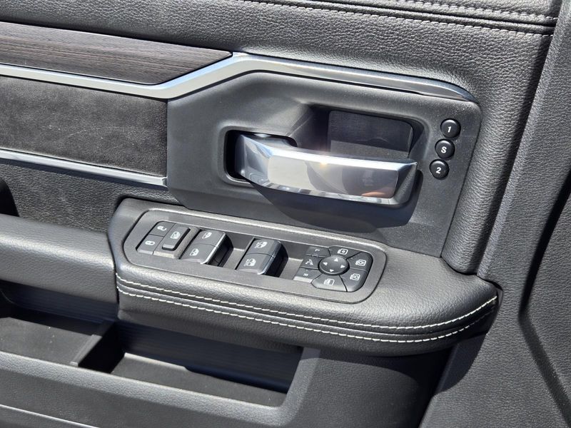New 2025 RAM 2500 Laramie Crew Cab 4x4 6'4' Box