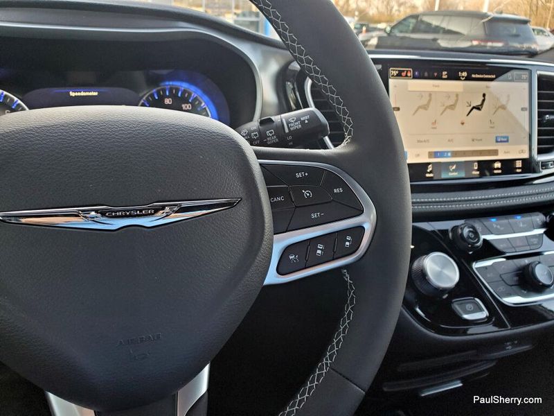 New 2026 Chrysler Pacifica Select