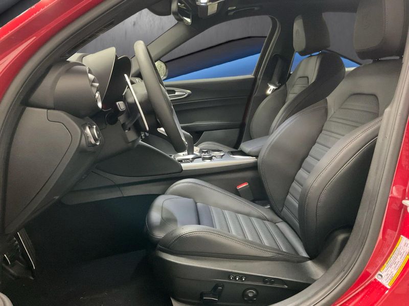 New 2026 Alfa Romeo Giulia AwdImage 4