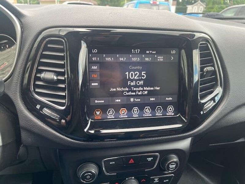 Used 2018 Jeep Compass Image 13
