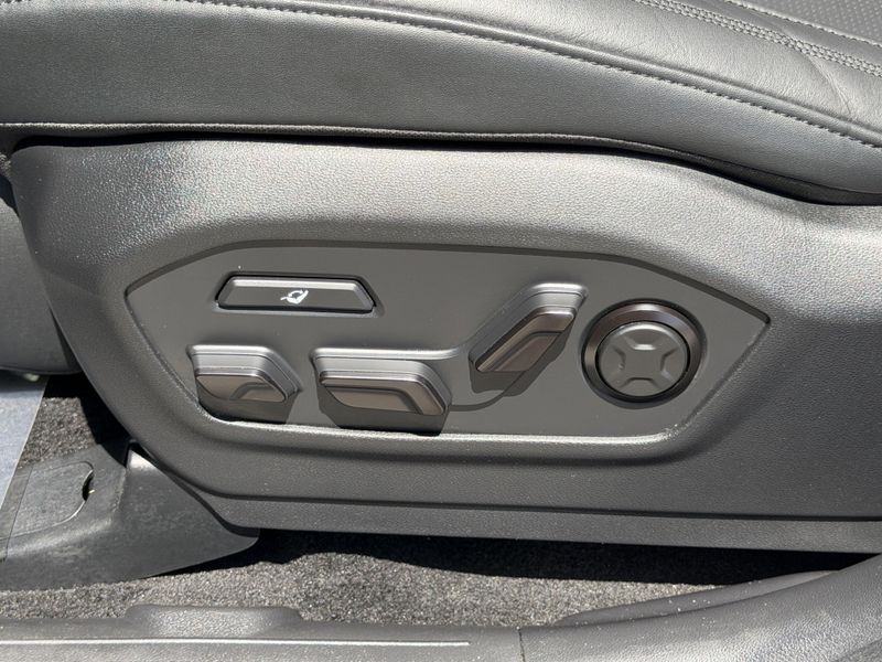 Used 2025 Hyundai Santa Fe Hybrid CalligraphyImage 20