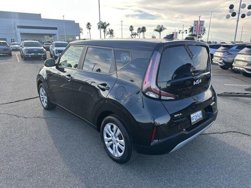 Used 2023 Kia Soul LXImage 3