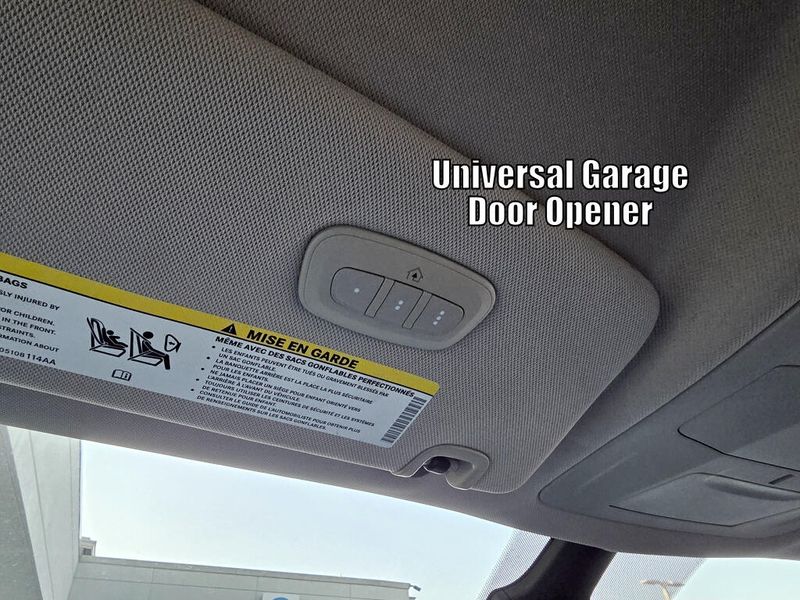 Used 2025 Chrysler Pacifica Select