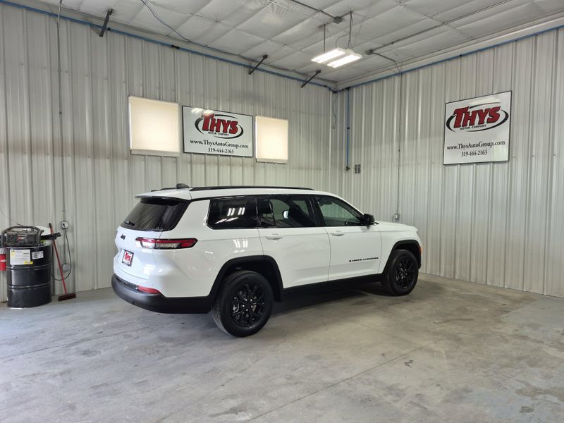 2025 Jeep Grand Cherokee L Altitude X 4x4Image 5