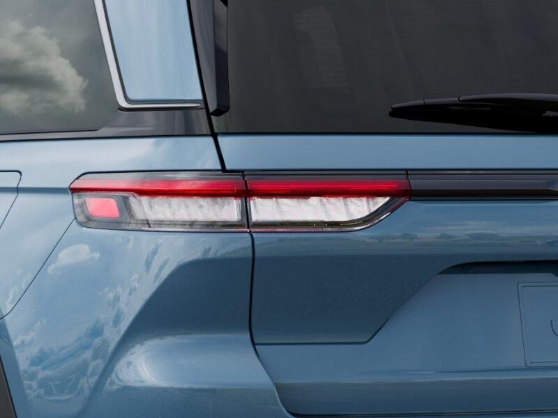 New 2026 Jeep Grand Cherokee Limited 4x2Image 5