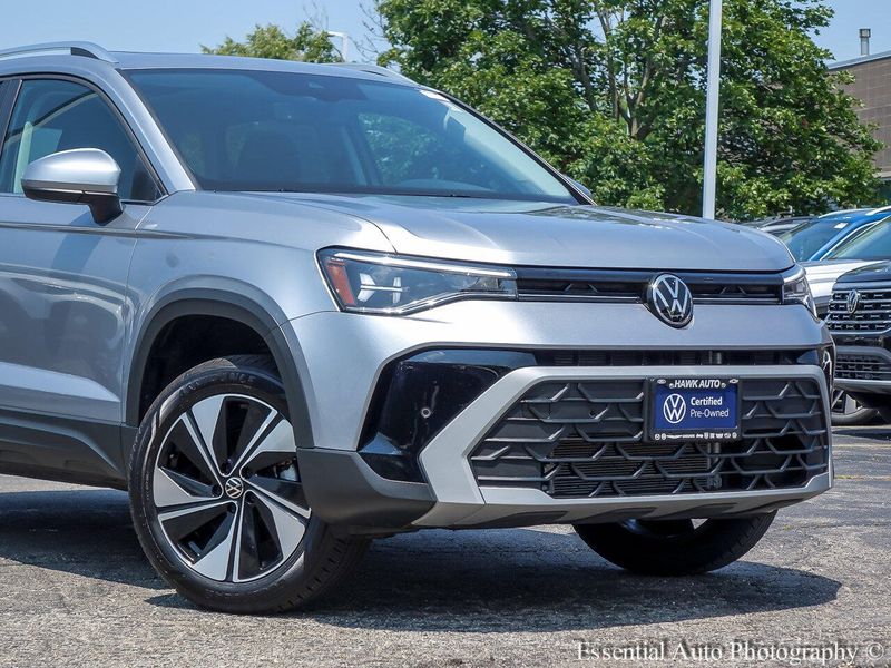 2025 Volkswagen Taos SE photo 2