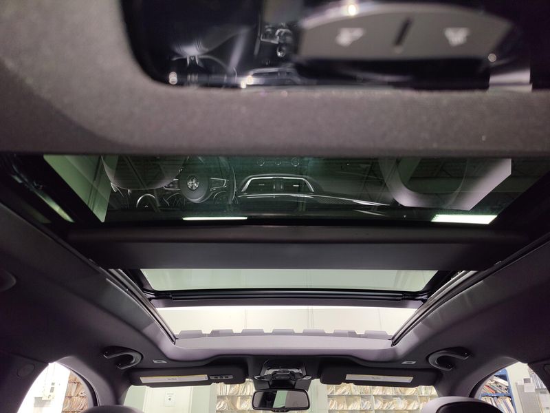 2023 Alfa Romeo Stelvio Quadrifoglio AWD w/Sunroof/ActivImage 6