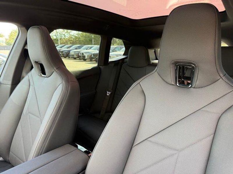 New 2026 BMW iX xDrive60Image 18