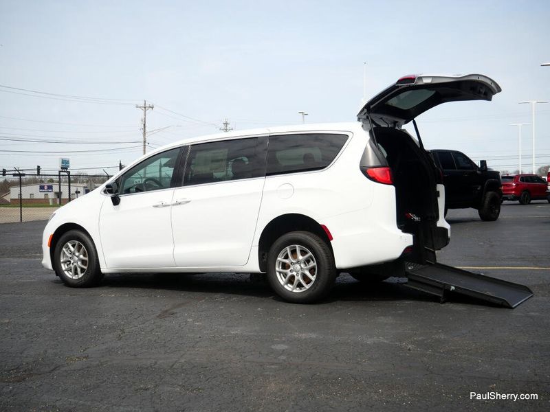 New 2026 Chrysler Voyager Lx