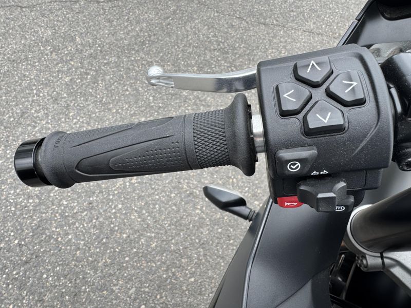 2025 Triumph Daytona 660 - SATIN GRANITE - SATIN JET BLACK 