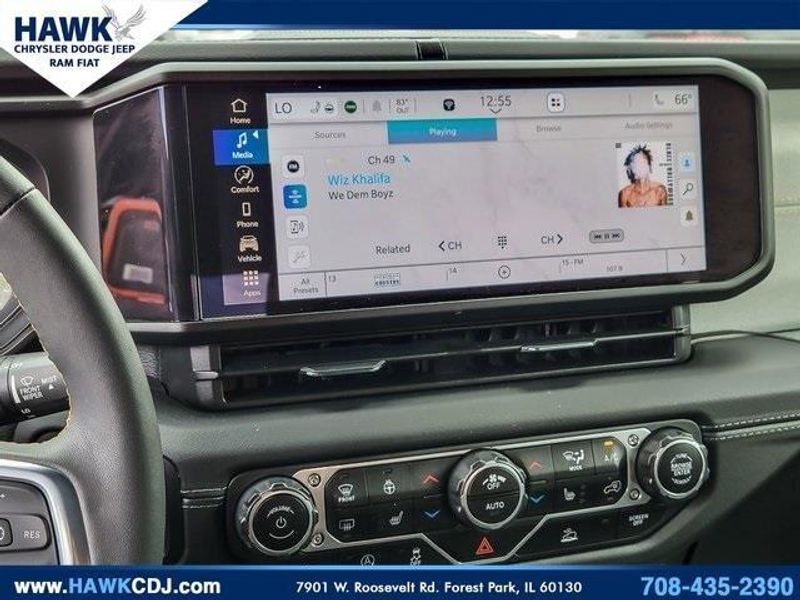 2024 Jeep Wrangler Sahara photo 16