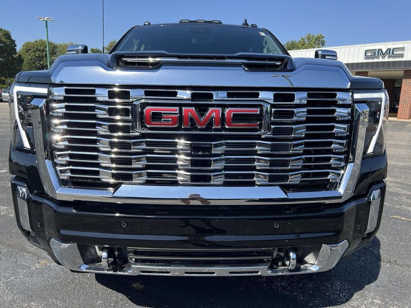 2026 Gmc Sierra HD Denali photo 13