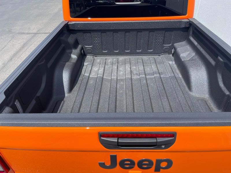 2025 Jeep Gladiator Sport photo 7
