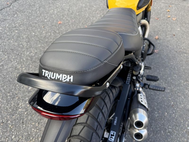 2026 Triumph Scrambler 400 XC - RACING YELLOW 
