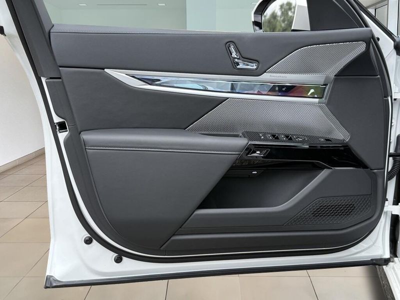 2025 BMW i7 eDrive50Image 18